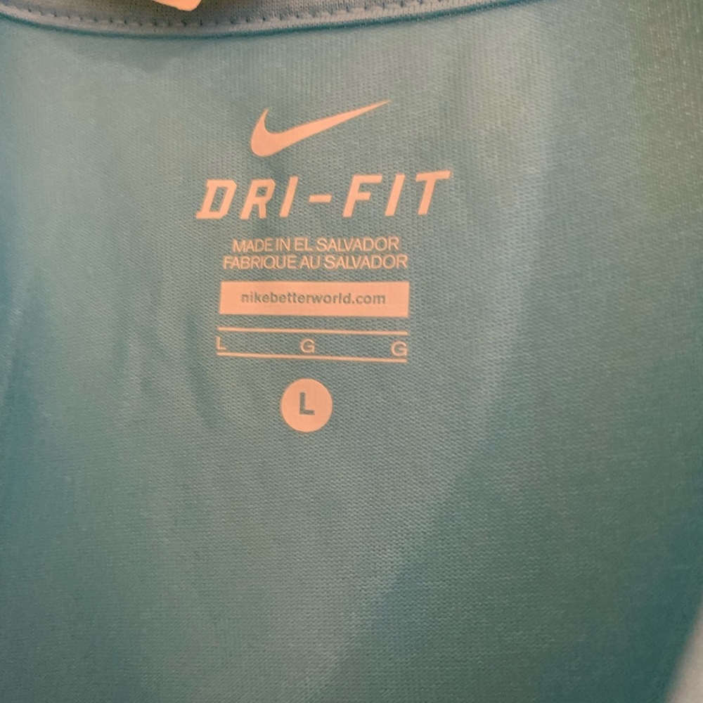 Girls Nike shirt never worn - Picture 2 of 2